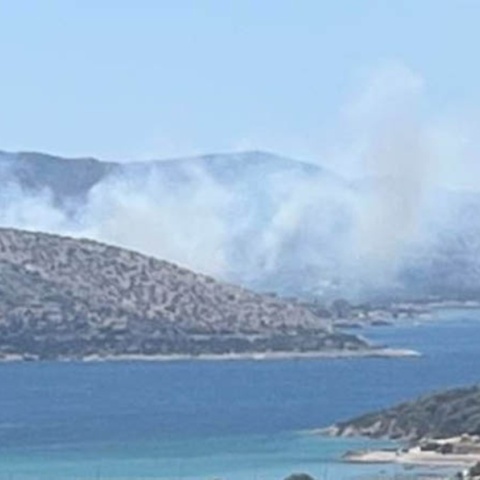 Καπνοί πάνω από την Παλαιά Φώκαια