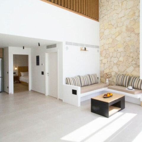 Κέρδισε ένα αξέχαστο Σαββατοκύριακο στην πολυτελή βίλα Γαία με θέα τον Κορινθιακό κόλπο