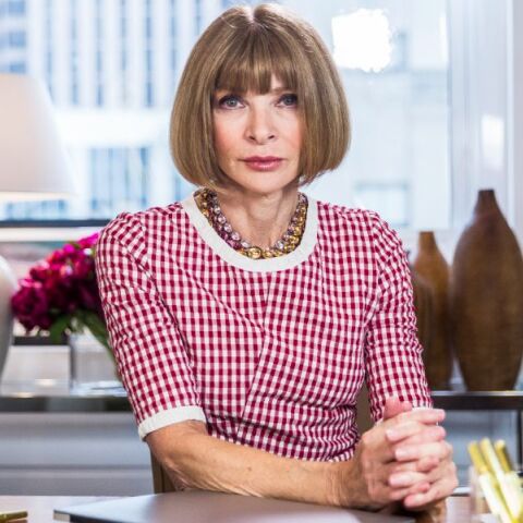 Άννα Γουίντουρ: H ιστορία της «σιδηράς κυρίας» της μόδας που άλλαξε για πάντα τη Vogue