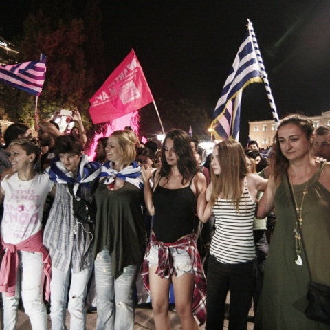 Πανηγυρισμοί στο Σύνταγμα το βράδυ του Δημοψηφίσματος του 2015