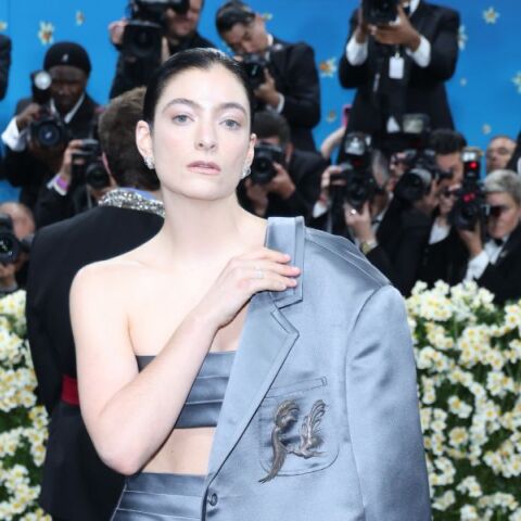 Lorde: Το νέο άλμπουμ Virgin της διάσημης τραγουδίστριας περιλαμβάνει NSFW εικόνα γεννητικών οργάνων στο βινύλιο, διχάζοντας τους θαυμαστές της.