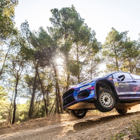 ΕΚΟ Ράλλυ Ακρόπολις 2025: Επιβίωση σε ακραίες οδηγικές και καιρικές συνθήκες για το πλήρωμα του Ford Car Center  	