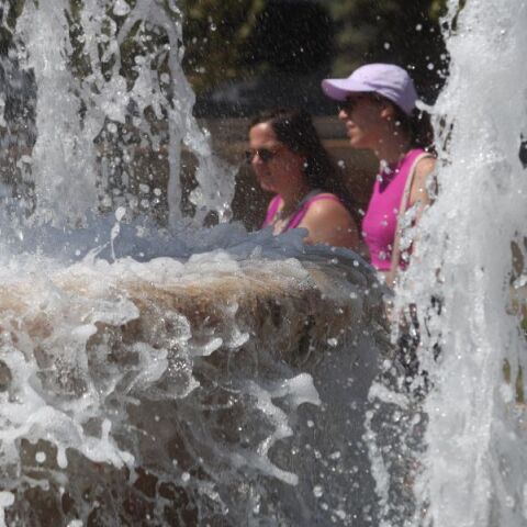Καύσωνας και καρδιοπαθείς: Οδηγός προστασίας από την Ελληνική Καρδιολογική Εταιρεία - Πώς θα προφυλαχθείτε αυτό το καλοκαίρι