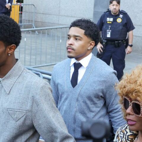 Σον Diddy Κομπς: Ενώ η δίκη για σωματεμπορία πλησιάζει στο τέλος της, νέα αγωγή κατηγορεί τον μεγιστάνα της ραπ και τον γιο του για ομαδικό βιασμό το 2017.