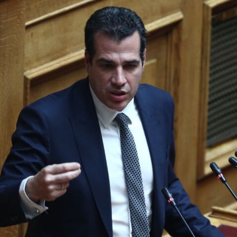 Ο Θάνος Πλεύρης υπουργός Μετανάστευσης και Ασύλου - Υφυπουργός Εξωτερικών ο Χάρης Θεοχάρης - Γιάννης Ανδριανός και Δερμεντζόπουλος στην κυβέρνηση