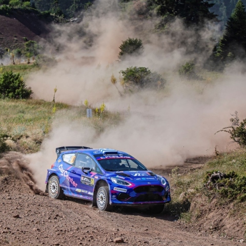 ΕΚΟ Ράλλυ Ακρόπολις 2025 - 3η μέρα: Η δύσκολη μέρα και η ατυχία για το Ford Fiesta Rally2 των Νώντα Καρανικόλα και Γιώργου Κακαβά.