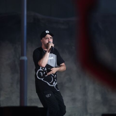 Ο ΛΕΞ ξεσήκωσε πάνω από 60.000 θεατές στο ΟΑΚΑ, στήνοντας μια ιστορική συναυλία-ορόσημο για την ελληνική ραπ και τη «Χειρότερη Γενιά»