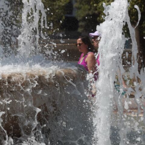 Καιρός: Έως 38°C η θερμοκρασία την Τρίτη - Άνεμοι μέχρι και 7 μποφόρ