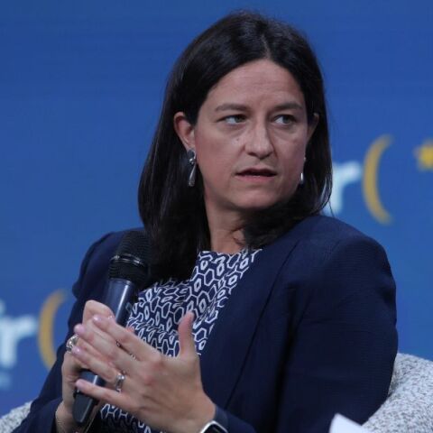 Η Νίκη Κεραμέως χαιρετίζει τη μείωση της ανεργίας στο 7,9% τον Μάιο 2025, τονίζοντας τη δημιουργία ρεκόρ νέων θέσεων εργασίας