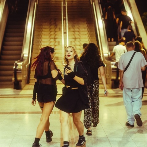 Αθήνα 24: Πώς έζησαν οι κάτοικοι της πρωτεύουσας το ολονύκτιο ωράριο των Μέσων Μαζικής Μεταφοράς