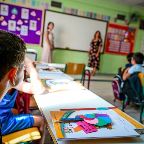 Μαθητές στη σχολική αίθουσα την πρώτη μέρα της νέας σχολικής χρονιάς