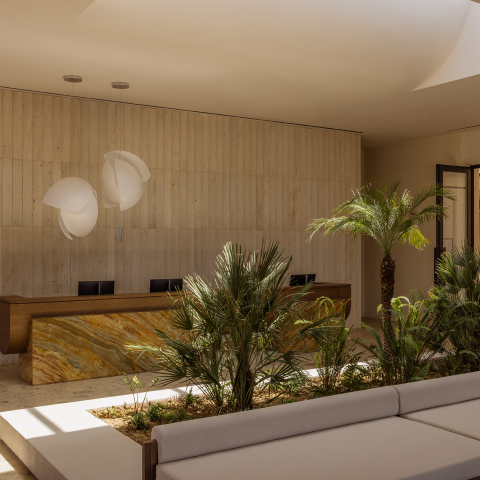 jw-marriot-travertino-sandblasted-curved-wall-pocahontas-polilshed-desk-ionian-terrazzo-honed-floor