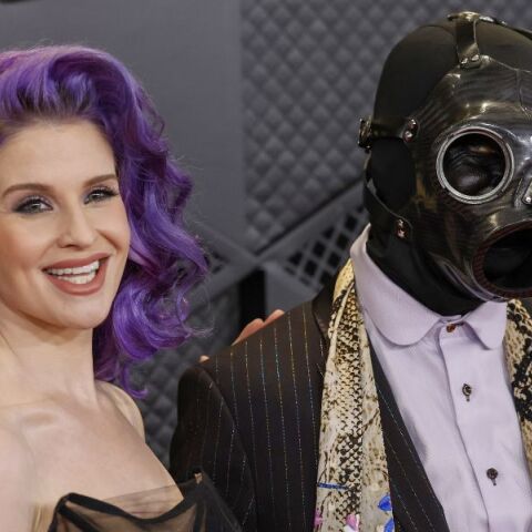 Ο Σιντ Γουίλσον των Slipknot έκανε πρόταση γάμου στην Κέλι Όσμπορν στην αποχαιρετιστήρια συναυλία των Black Sabbath - Βίντεο κατέγραψε τη συγκινητική στιγμή.