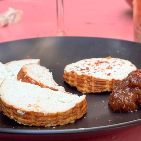 Κρασοτύρι, το τυρί της Κω που ωριμάζει μέσα σε οινολάσπη