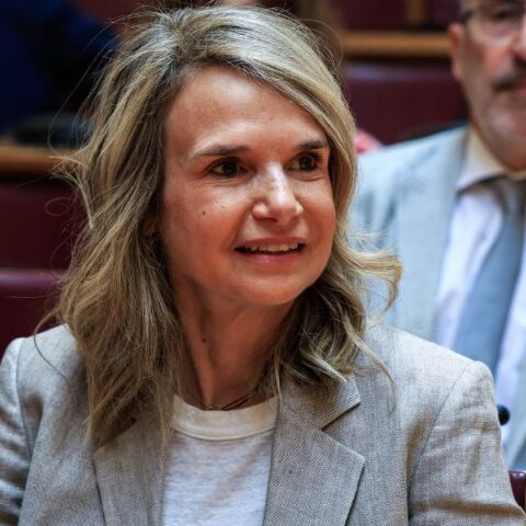 Η Μιλένα Αποστολάκη στην Προανακριτική Επιτροπή για τα Τέμπη κατήγγειλε μεθοδεύσεις για την προστασία του πρώην υπουργού Κώστα Καραμανλή