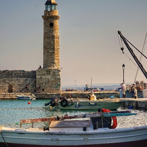 Ρέθυμνο: Για βόλτες στα γραφικά σοκάκια της παλιάς πόλης και μπάνιο στις μαγικές παραλίες