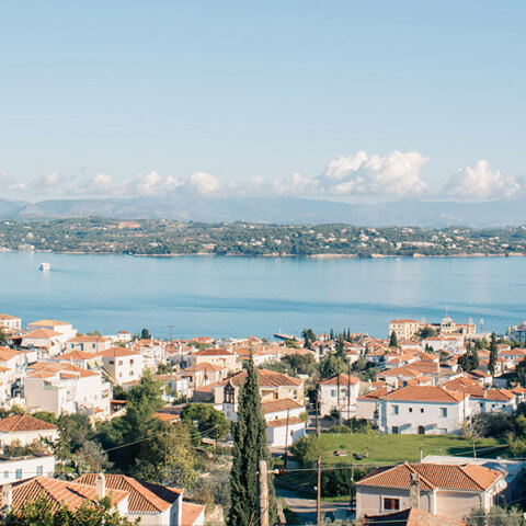 Σπέτσες: Τι να δεις, πού να κολυμπήσεις, πού να μείνεις και πού να φας το καλοκαίρι του 2025
