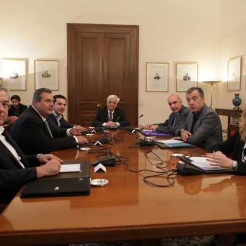 Ο Σταύρος Θεοδωράκης στο Συμβούλιο πολιτικών αρχηγών την επομένη του Δημοψηφίσματος το 2015