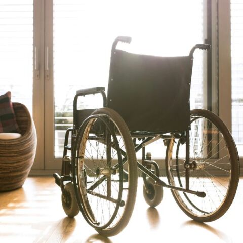 Πιλοτικό πρόγραμμα 24 εκατ. ευρώ για παρεμβάσεις προσβασιμότητας σε κατοικίες και επαγγελματικούς χώρους 2.500 ατόμων με αναπηρία.