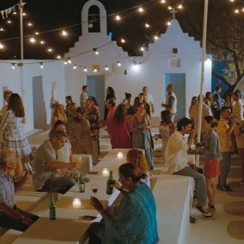 ΕΟΤ και Netflix παρουσιάζουν βίντεο για την Ελλάδα με σκηνές από σειρές, ταινίες και τοπία που προβάλλουν τον ελληνικό τουρισμό διεθνώς.