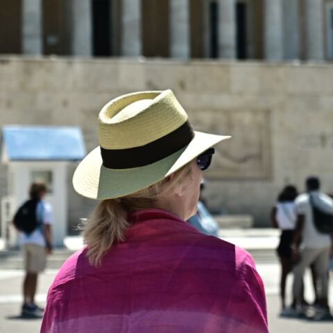 Καιρός: Υποχωρεί ο καύσωνας την Πέμπτη, παραμένουν τα μποφόρ