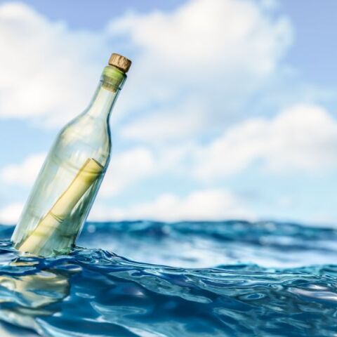 Μήνυμα σε μπουκάλι: Ρομαντικό σημείωμα από τον Καναδά βρέθηκε 13 χρόνια μετά στην Ιρλανδία από άλλο ζευγάρι - Συγκίνηση και στις δύο πλευρές του ωκεανού