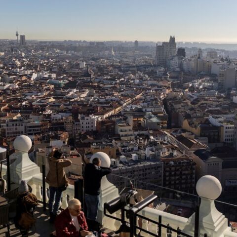 Οικογένεια στη Μαδρίτη πέτυχε δικαστική νίκη απέναντι στον υπερτουρισμό - Κλείνουν 10 διαμερίσματα, αποζημίωση σχεδόν 39.000 ευρώ για παραβίαση ιδιωτικότητας