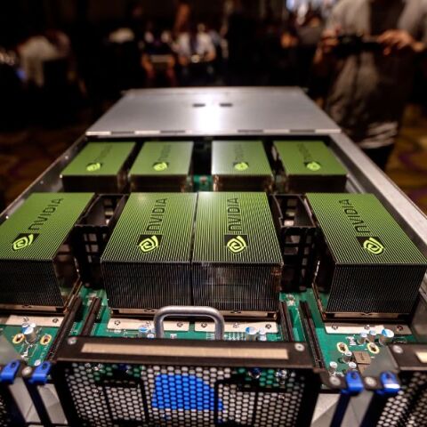 Η Nvidia έγινε η πρώτη εταιρεία στον κόσμο που ξεπέρασε τα 4 τρισ. δολάρια σε αξία, εν μέσω παγκόσμιας ζήτησης για τεχνολογία AI.