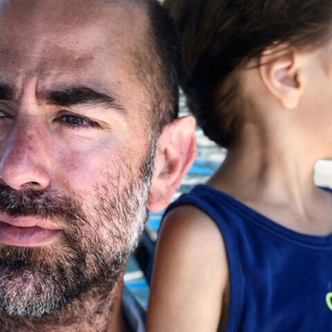 Άρης Βεζενές: Οι Παξοί είναι από τα μέρη που δεν τα επισκέπτεσαι απλώς, τα κουβαλάς μέσα σου