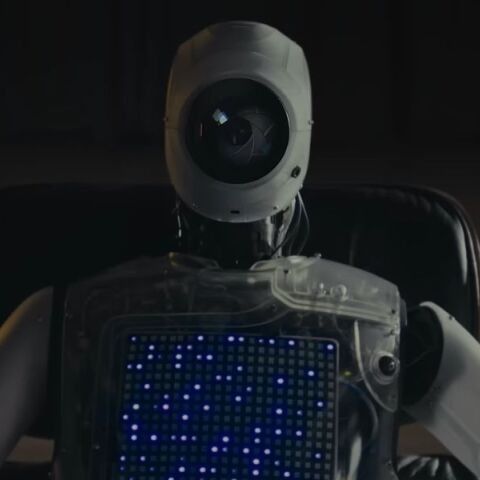 CANAL+ / R0_B0+: Δεν εμπιστεύεσαι την φαντασία σου στον καθένα