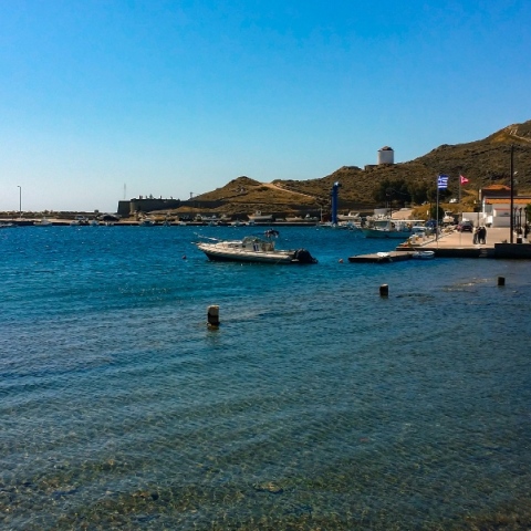 Ψαρά: Τι να δεις, πού να κολυμπήσεις, πού να μείνεις και πού να φας το καλοκαίρι του 2025