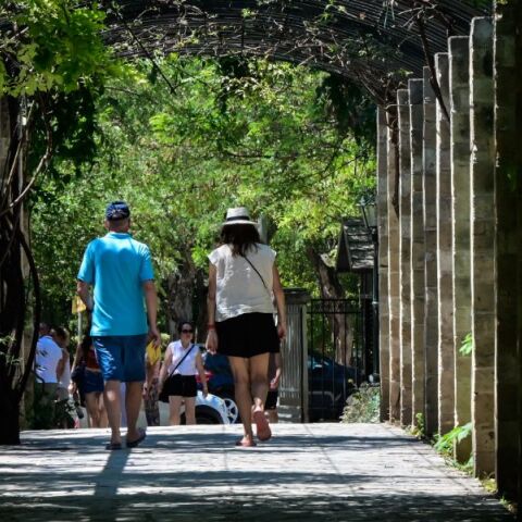 Καιρός: Ανάσα δροσιάς την Παρασκευή - Πέφτει αισθητά η θερμοκρασία 