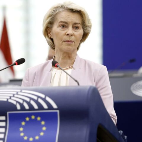 Με 360 ψήφους κατά, το Ευρωκοινοβούλιο απέρριψε την πρόταση μομφής κατά της Ούρσουλα φον ντερ Λάιεν που στήριξε η ακροδεξιά, λόγω του Pfizergate.