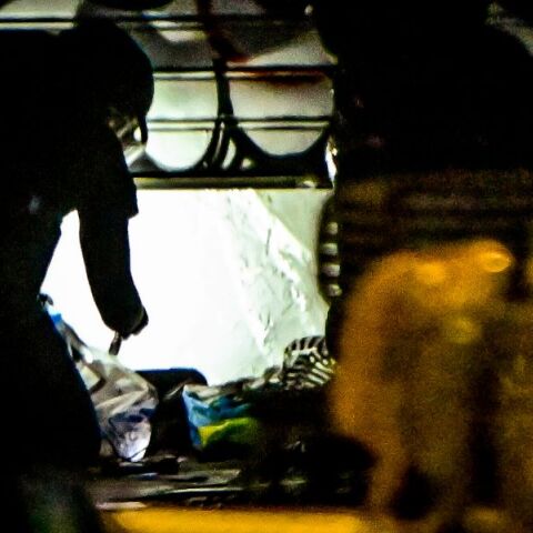 Λήξη συναγερμού στα Εξάρχεια - Ρούχα περιείχε το σακίδιο