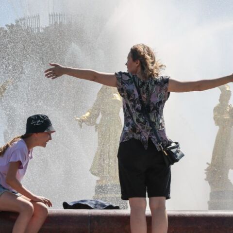 Πρωτοφανής καύσωνας στη Μόσχα - Η θερμοκρασία κατέρριψε ρεκόρ 30ετίας