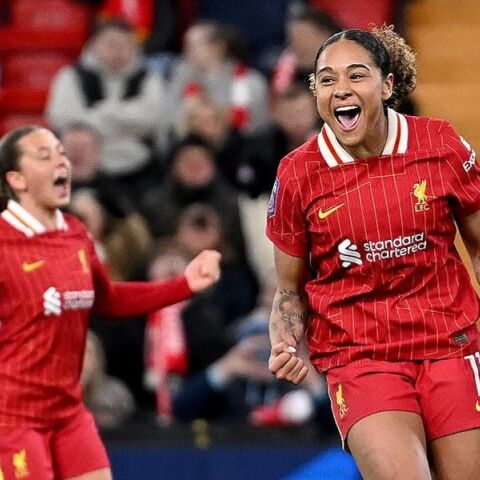 Η Άρσεναλ αποκτά την Ολίβια Σμιθ από τη Λίβερπουλ για 1 εκατ. λίρες - Παγκόσμιο ρεκόρ μεταγραφής στο γυναικείο ποδόσφαιρο.