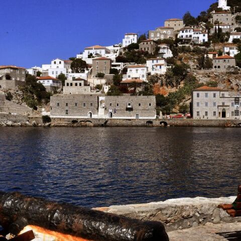 Μόνο με άδεια τα οχήματα στην Ύδρα - Ποιοι εξαιρούνται και πώς γίνεται η αίτηση