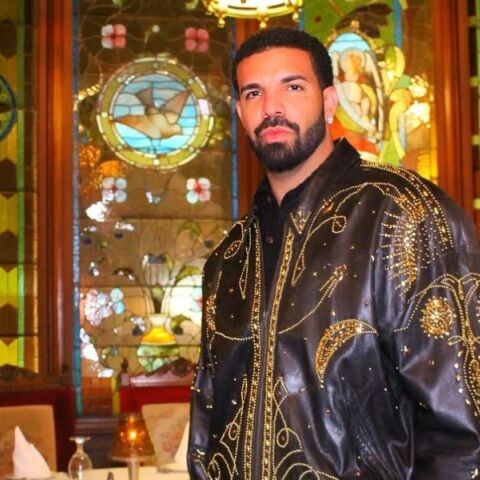 Ο Drake αποχώρησε από τη σκηνή του Wireless Festival στο Λονδίνο ύστερα από 40 λεπτά, προκαλώντας έντονη απογοήτευση και εντάσεις στο κοινό.