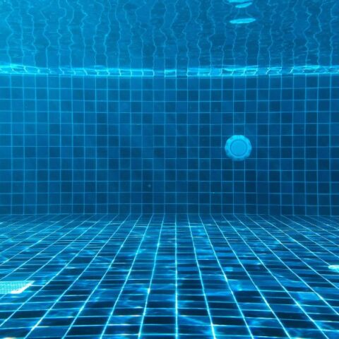 Δράμα: Πώς έσωσαν τον 18χρονο που κινδύνευσε να πνιγεί στην πισίνα - Βρίσκεται προληπτικά στο νοσοκομείο