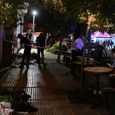 Κολωνάκι: Στη ΜΕΘ ο 46χρονος που παρασύρθηκε από το τζιπ - Με τα χέρια προσπάθησε να το σταματήσει ο παρκαδόρος 