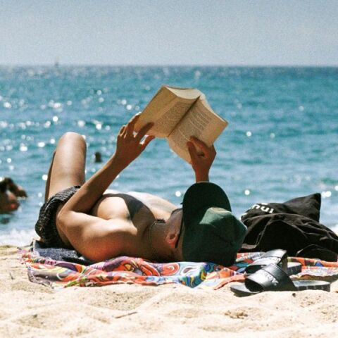Τέσσερα βιβλία για την παραλία… ή τέλος πάντων, για τις τεμπέλικες καλοκαιρινές ημέρες