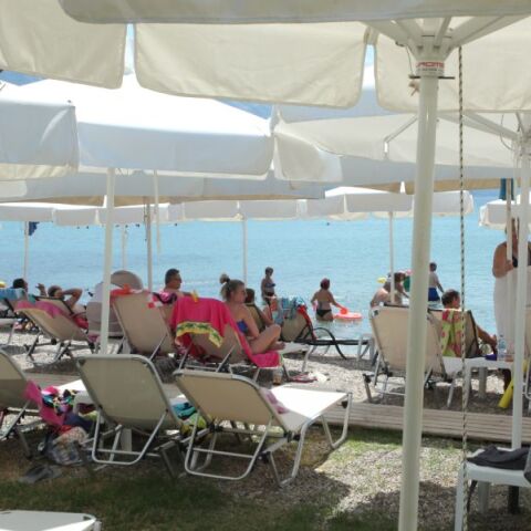 Θεσσαλονίκη: Beach bar της Επανομής απαγόρευσαν σε ηλικιωμένους την είσοδο γιατί τους «χαλούσαν την εικόνα»