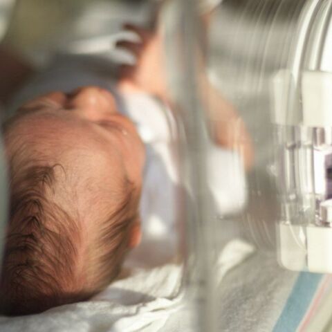 Γαλλία: 6χρονο αγοράκι σκότωσε πρόωρο μωρό ρίχνοντάς το στο πάτωμα - Του φερόταν σαν κούκλα