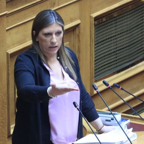 Η Κωνσταντοπούλου μίλησε 19 λεπτά αντί για 5  που προβλεπόταν - «Είστε οι χειρότεροι φασίστες» απάντησε όταν τη διέκοψαν