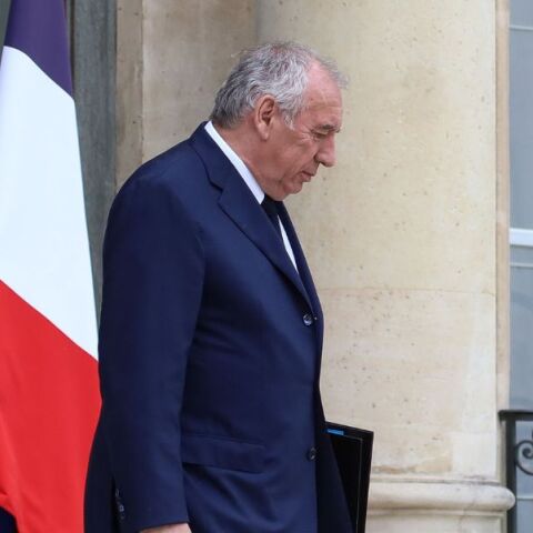 Γαλλία: H επιχείρηση «καμικάζι» του Φρανσουά Μπαϊρού