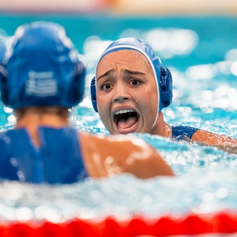 Η εθνική Ελλάδας πόλο γυναικών με μία συγκλονιστική εμφάνιση πήρε τη νίκη με 8-7 κόντρα στην Αυστραλία και «πέταξε» για τα ημιτελικά.