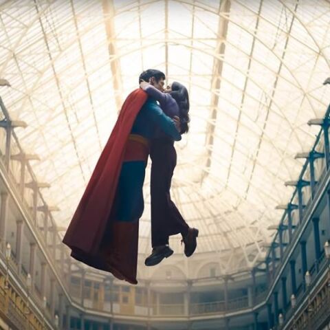 Ο Superman του Τζέιμς Γκαν ξεπερνά τα 300 εκατ. δολάρια παγκοσμίως, κυριαρχώντας στο box office και κερδίζοντας κοινό και κριτικούς.