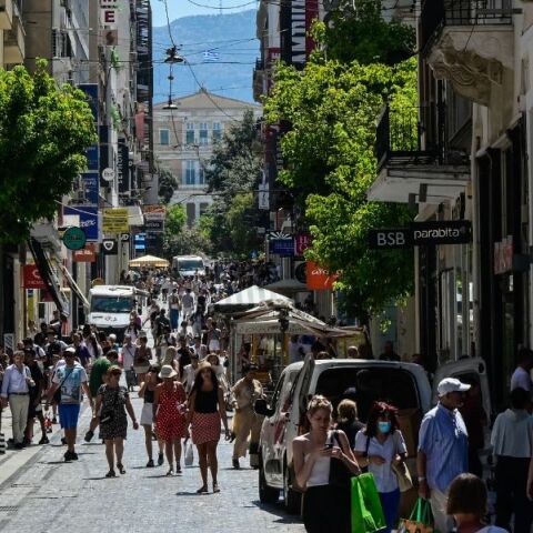 Ανοιχτά παραμένουν σήμερα, Κυριακή 20 Ιουλίου, τα εμπορικά καταστήματα, στο πλαίσιο της περιόδου των θερινών εκπτώσεων - Τι ισχύει με τα σούπερ μάρκετ