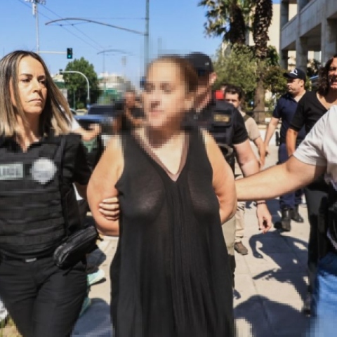 Αγία Παρασκευή: Προφυλακιστέα και η πρώην σύζυγος του καθηγητή - Επιμένει ότι είναι αθώα