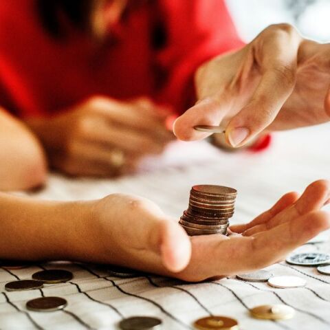 Στοιχεία της Plum δείχνουν μείωση των δαπανών των Ελλήνων, με την εστίαση να πλήττεται περισσότερο - Στροφή στην καταναλωτική συμπεριφορά.